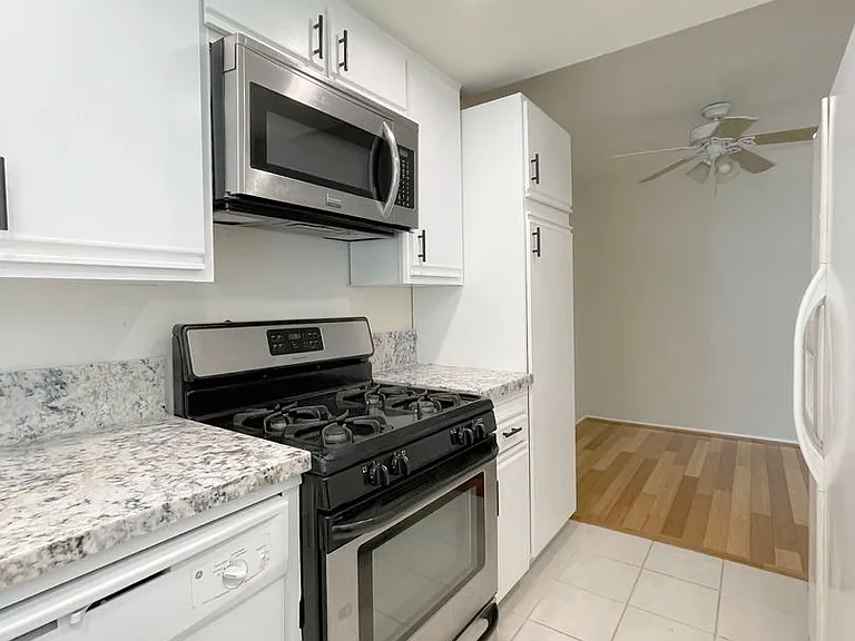 2414 Richmond Way — Photo 10