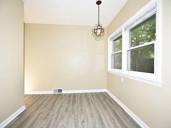 5th image of 502 Manchester Rd