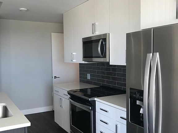 5th image of 2200 Welton St #728
