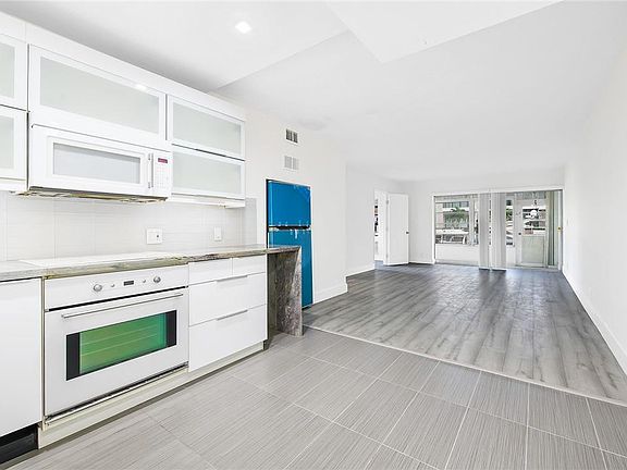 5th image of 40 Isle Of Venice Drive #1