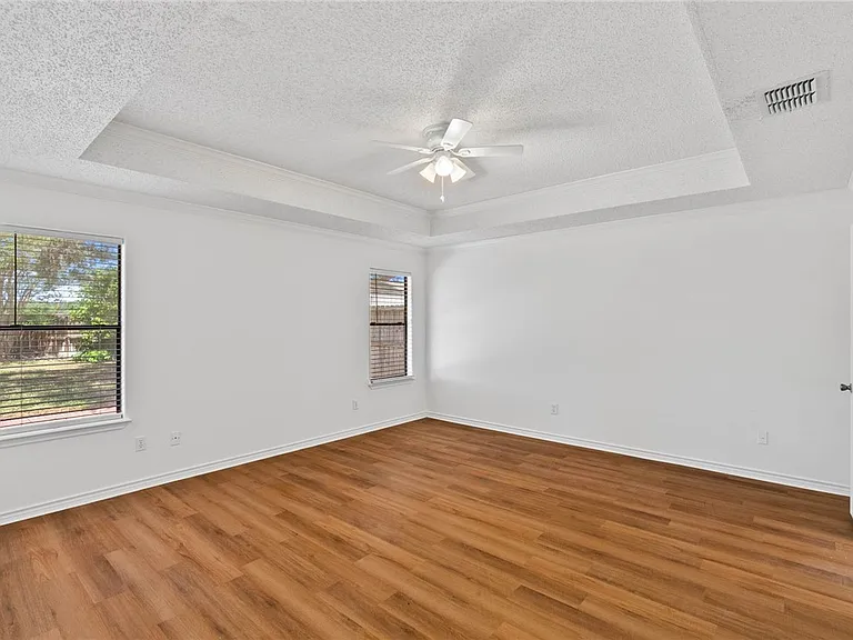 6234 Jessica Dr — Photo 10
