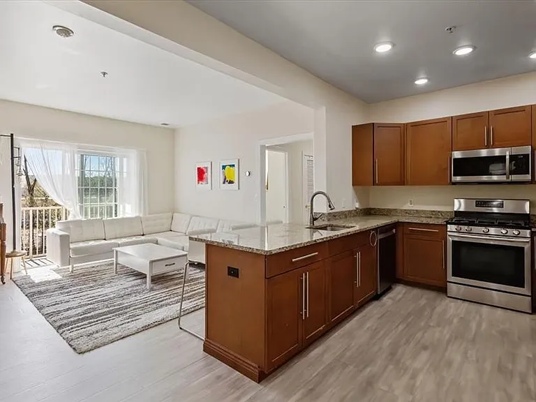 3204 Windsor Park Ct #204 — Photo 4