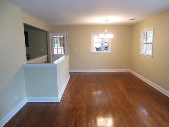 3rd image of 3361 Fleetwood Ave SW