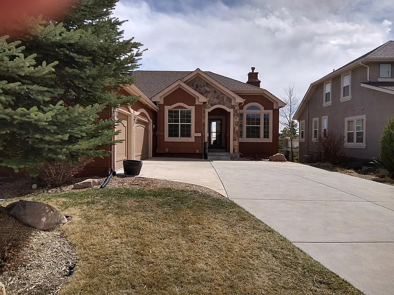 2331 Ledgewood Dr — Photo 2