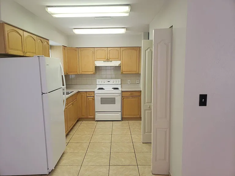 621 SE 13th Pl — Photo 6