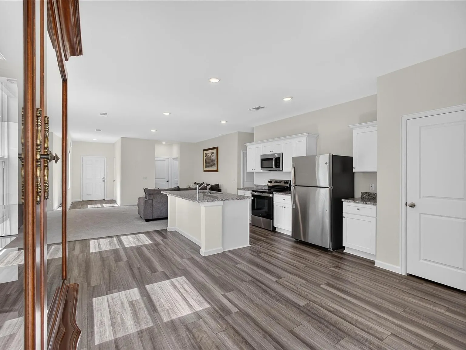 3 bed, 2.0 bath, 1412 sqft, $1,890 — Photo 2