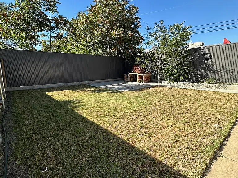 1105 5th Ave — Photo 2
