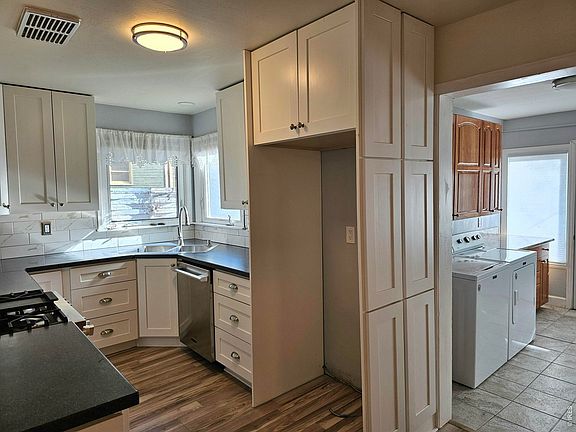 4th image of 109 Denver St