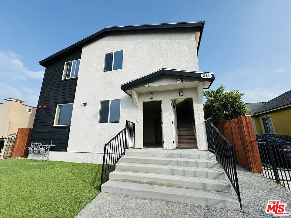 851 E 76th Pl #1/2