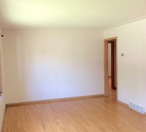 3rd image of 1637 37th Ave NE