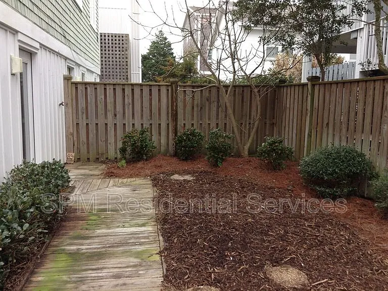 2A E Crane St — Photo 24