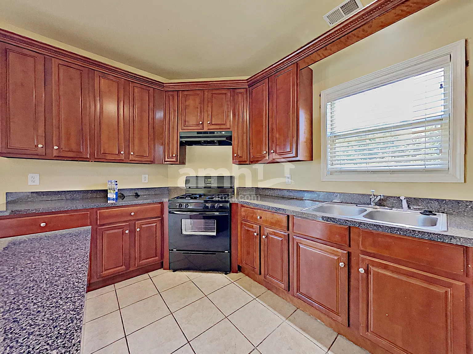 5 bed, 4.0 bath, 3249 sqft, $3,095 — Photo 3