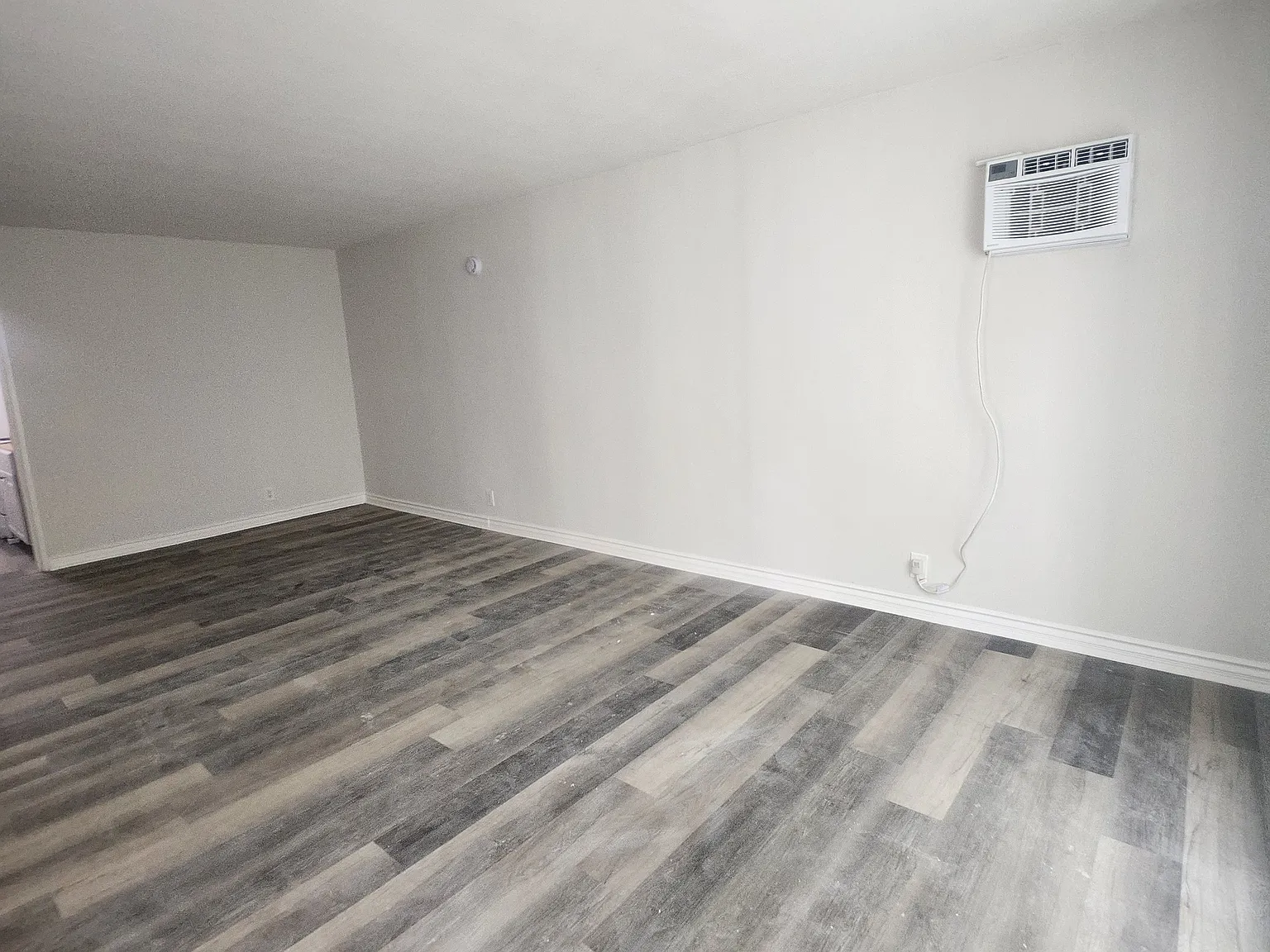 Studio, 600 sqft, $1,795 — Photo 4