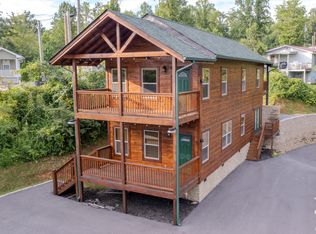 1009 Old Cartertown Rd, Gatlinburg, TN 37738