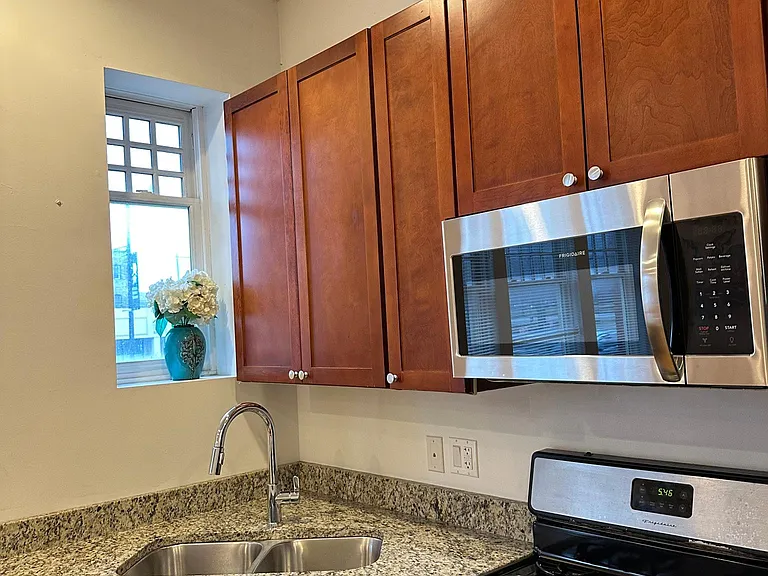 3212 W Fullerton Ave #1 — Photo 5