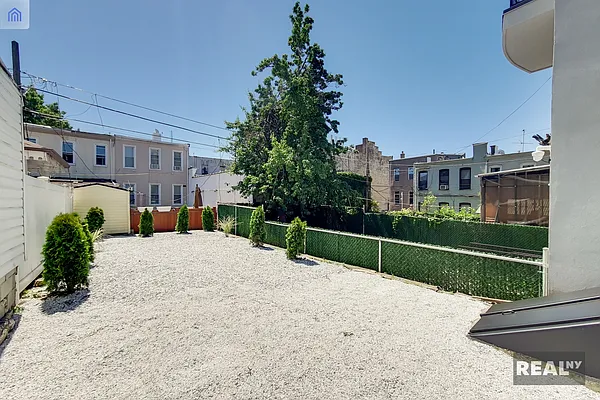 Rented by REAL New York | media 20