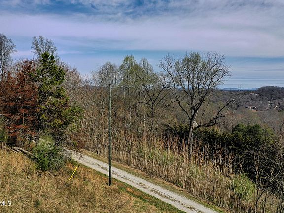 3rd image of Lindsey Mill Cir