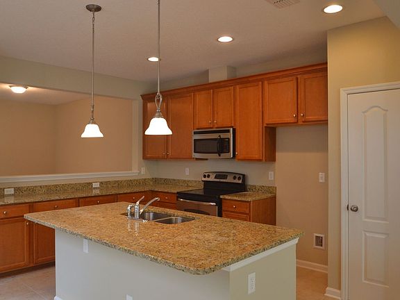5th image of 736 Briar View Dr