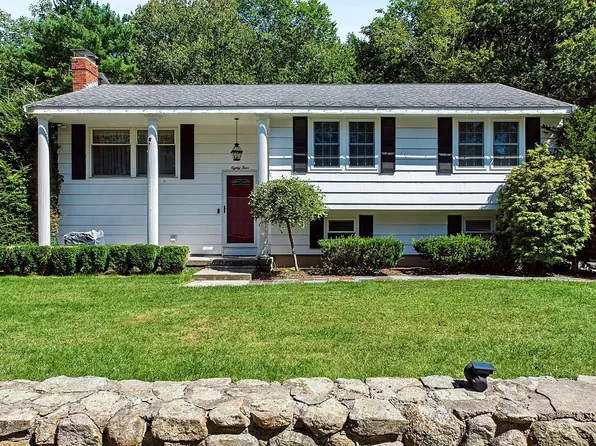 84 Lincoln St, West Bridgewater, MA 02379