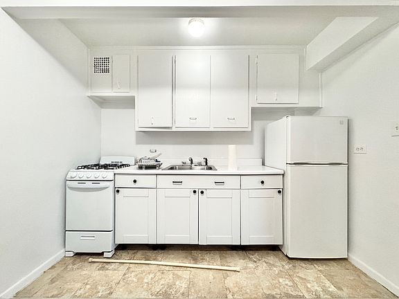 3rd image of 142-27 Barclay Ave #5A