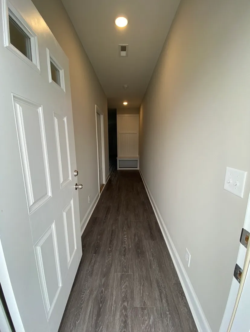 1032 Glenkirk Drive - C — Photo 2