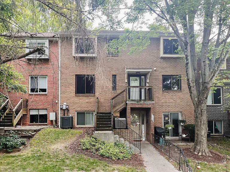 1721 Donlee Dr — Photo 3