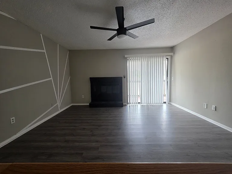 207 Weddell St #1B — Photo 1