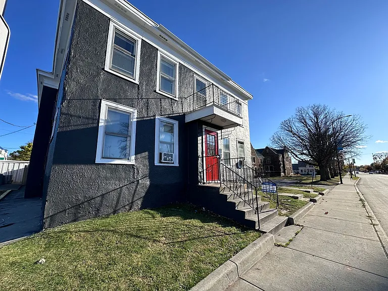 113 S Monroe Ave — Photo 2