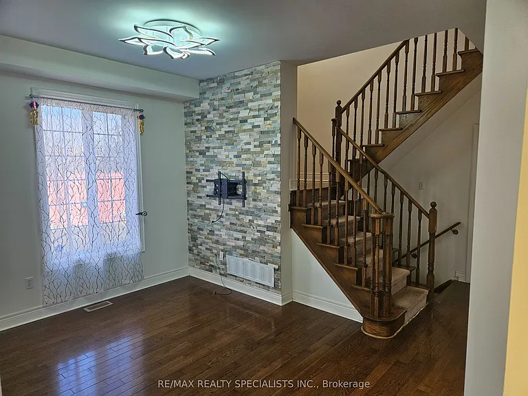 3774 Arbourview Ter #UPPER — Photo 2
