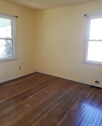 3rd image of 2123 W Gilbert Ave