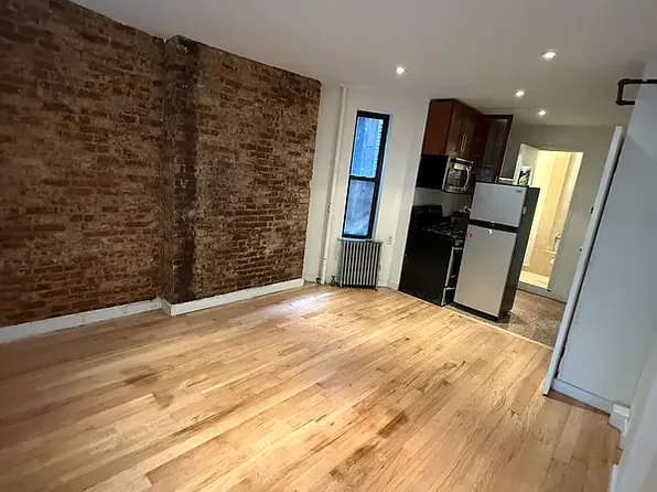 63 Clinton Street image 1 of 10