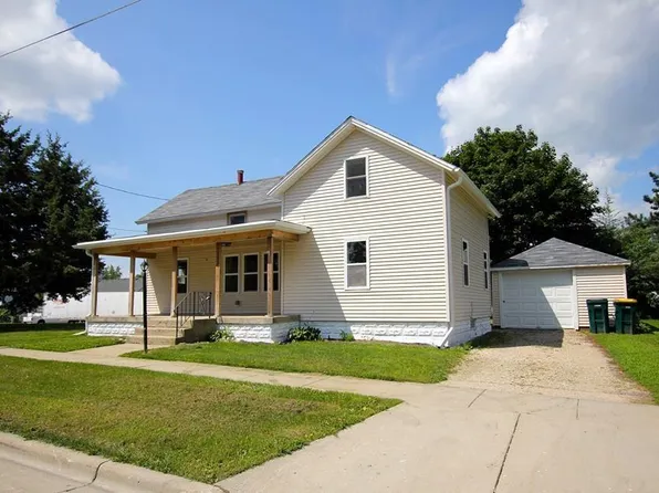 533 Sumner St, Genoa City, WI 53128