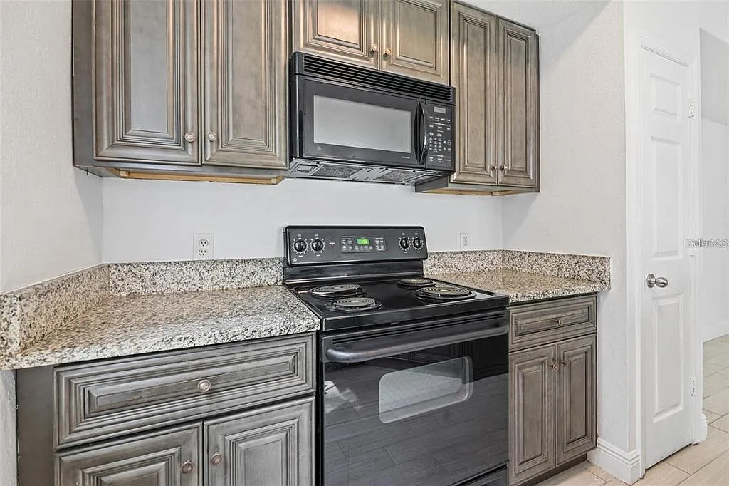 2 bed, 2.0 bath, 1112 sqft, $1,950 — Photo 3