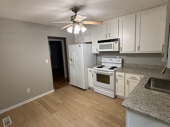 5th image of 7805 Mary Sue Dr