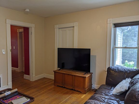 3rd image of 22 Edwards Sq