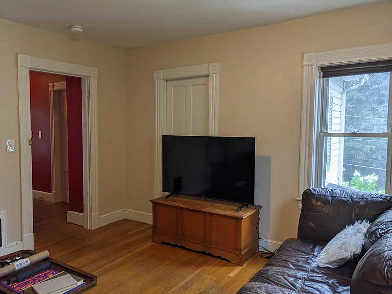 22 Edwards Sq — Photo 3