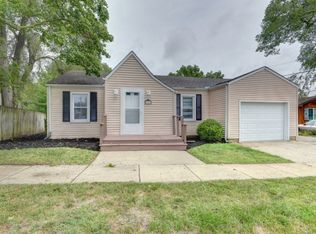 402 E Franklin St, Mahomet, IL 61853