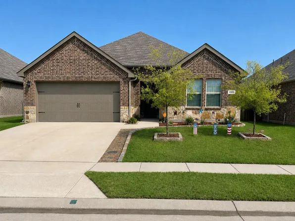 1200 Fairbanks Dr, Ennis, TX 75119