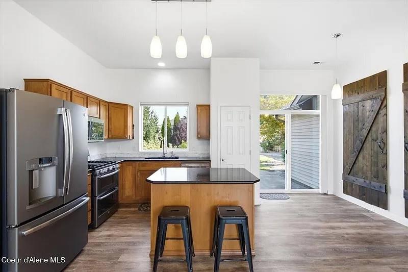 3 bed, 2.0 bath, 1267 sqft, $2,595 — Photo 4
