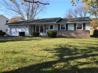 130 Ledgewood Cir, Rochester, NY 14615