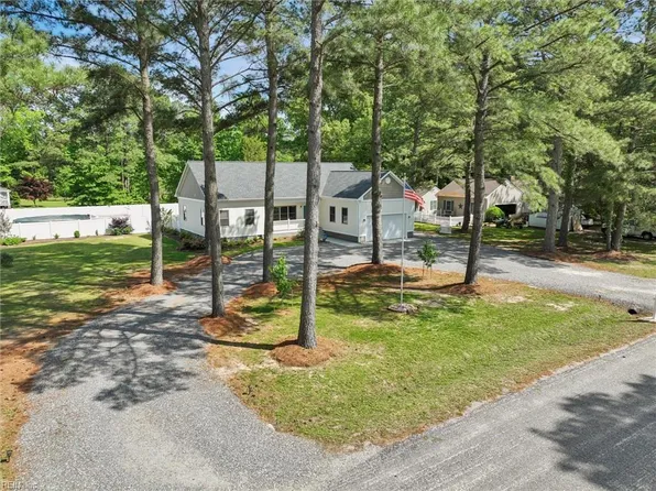98 Blue Heron Ln, Cobbs Creek, VA 23035