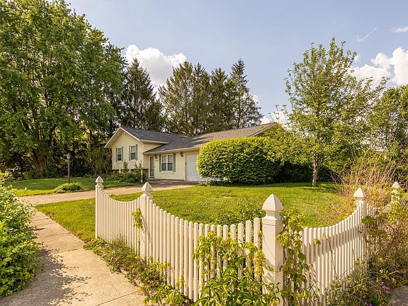 4th image of 1111 Linda Ln