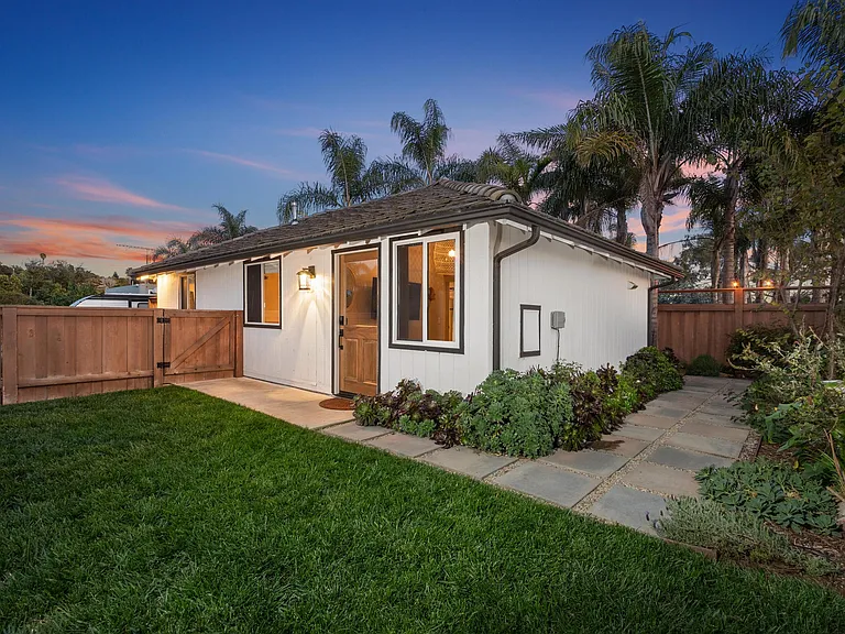 Los Cerritos Ln — Photo 1