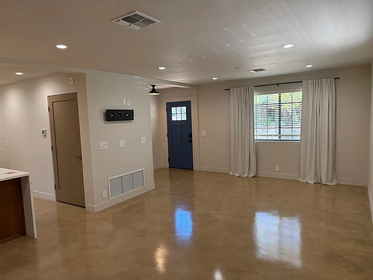 426 S Stratford Dr — Photo 5