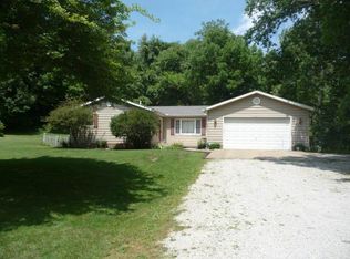 887 Blacksnake Rd, Utica, OH 43080