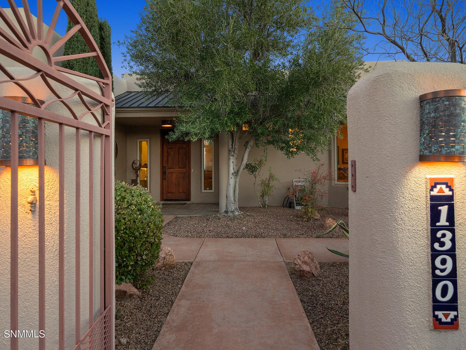 1390 Vista Del Cerro