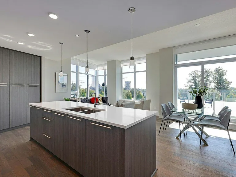 5033 Cambie St #604 — Photo 1