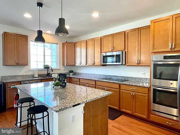 2nd image of 130 Merlot St