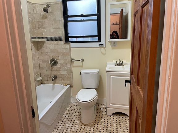 4th image of 231 Gennessee St