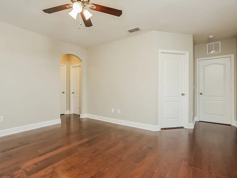 491 Shirley Dr — Photo 8